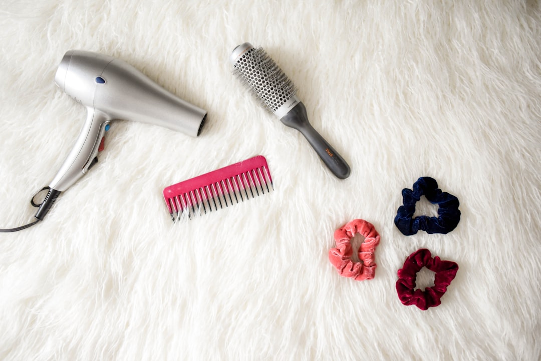 Hot Brush vs Straightening Brush